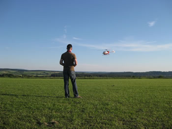 Helikopter Modell, fliegen lernen in der Helischule Heli-Planet