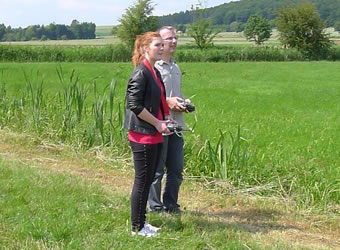 RC-Heli fliegen in der Flugschule