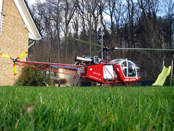 Großer Modellhelikopter LAMA SA315B, AIR Zermatt rot lakiert ohne Sterne