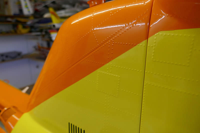 Detailaufnahme von mit Nietenband erstellten Nieten