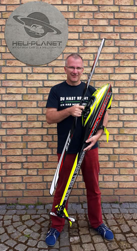 Peter Henning mit RC-Helikopter